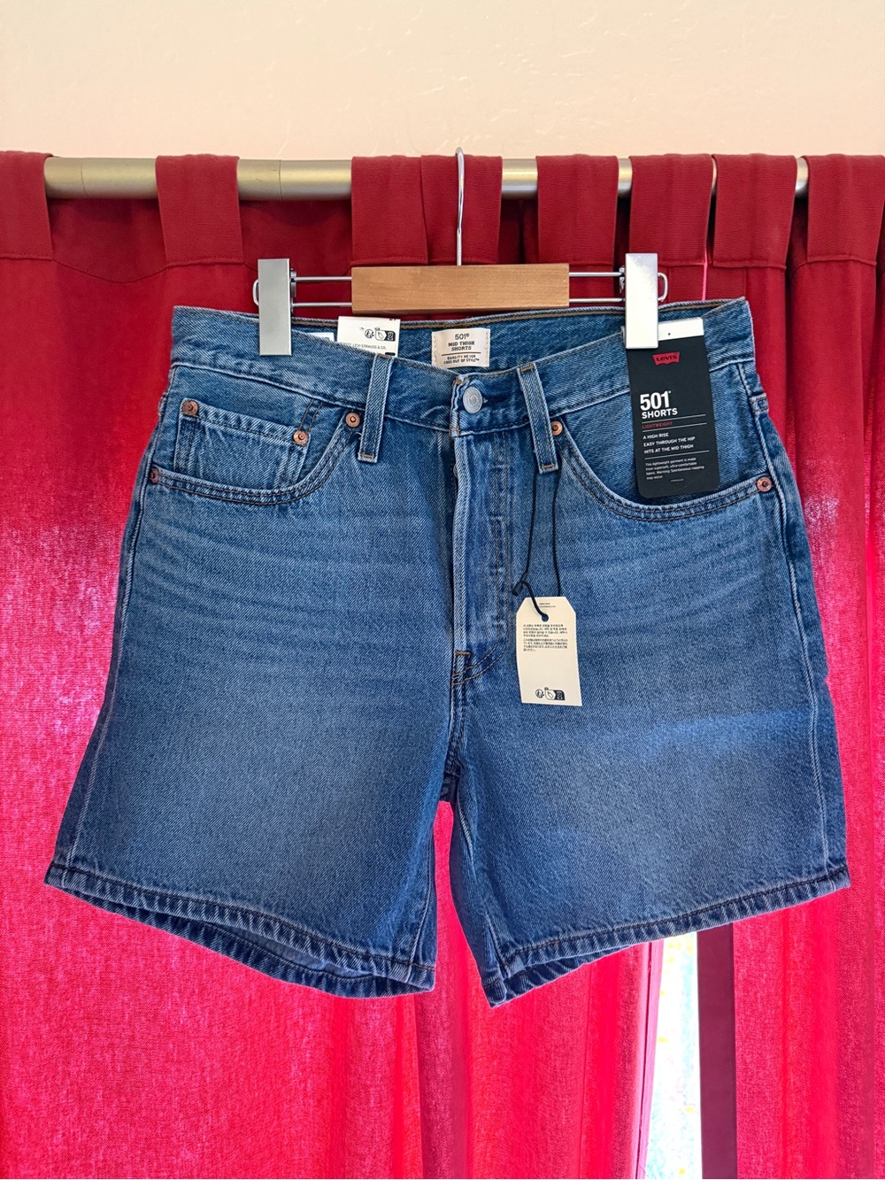501® ORIGINAL FIT MID-THIGH LIGHTWEIGHT WOMEN'S SHORTS, Size 27, Medium Wash